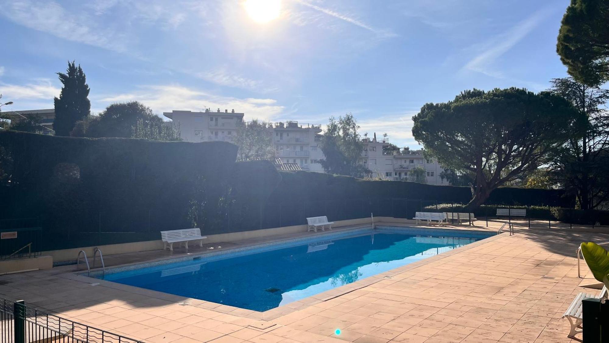 L'Azur - Apt De Standing - Piscine - Parking Le Cannet Eksteriør billede