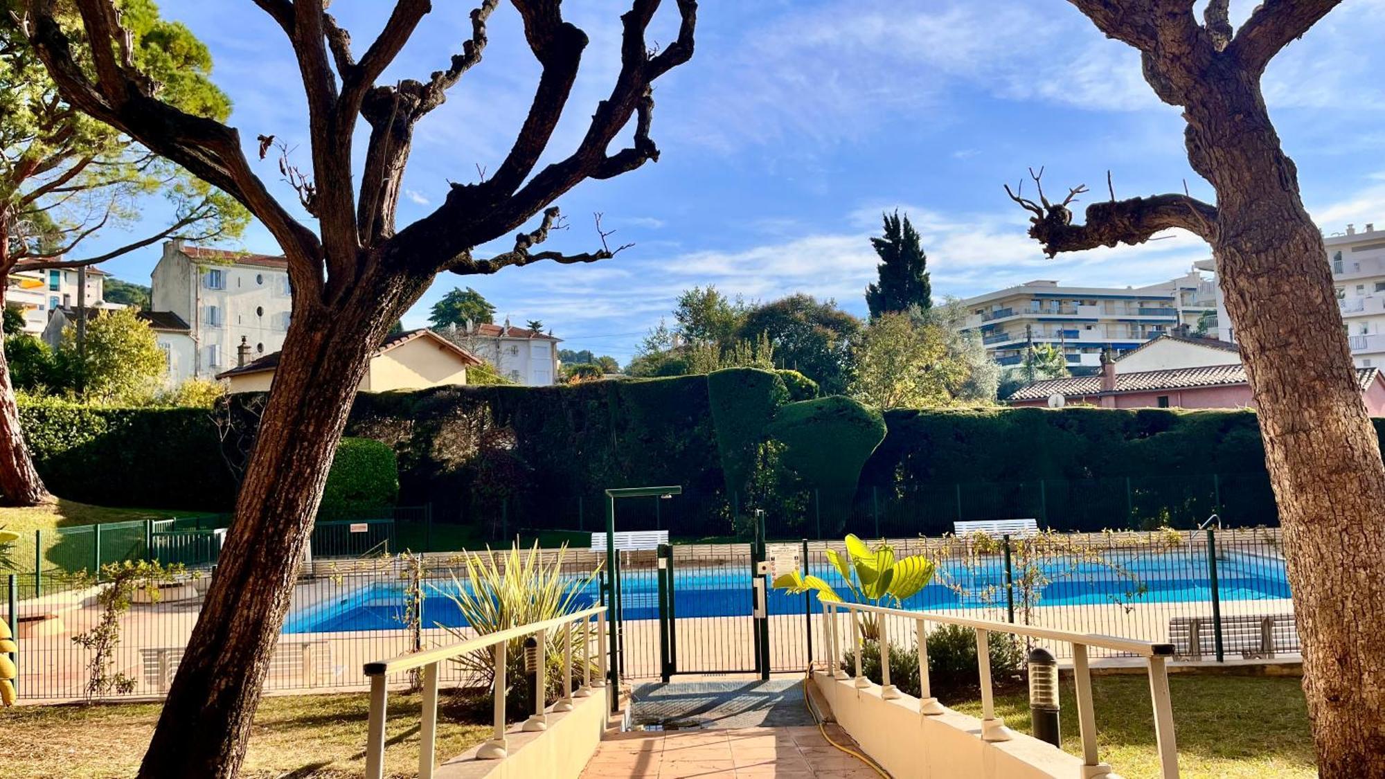 L'Azur - Apt De Standing - Piscine - Parking Le Cannet Eksteriør billede