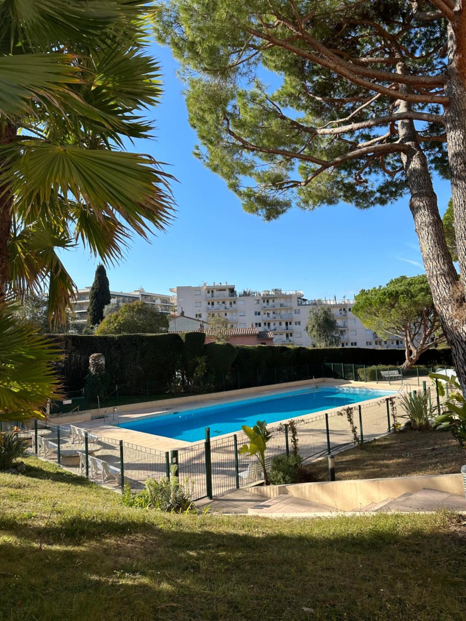 L'Azur - Apt De Standing - Piscine - Parking Le Cannet Eksteriør billede